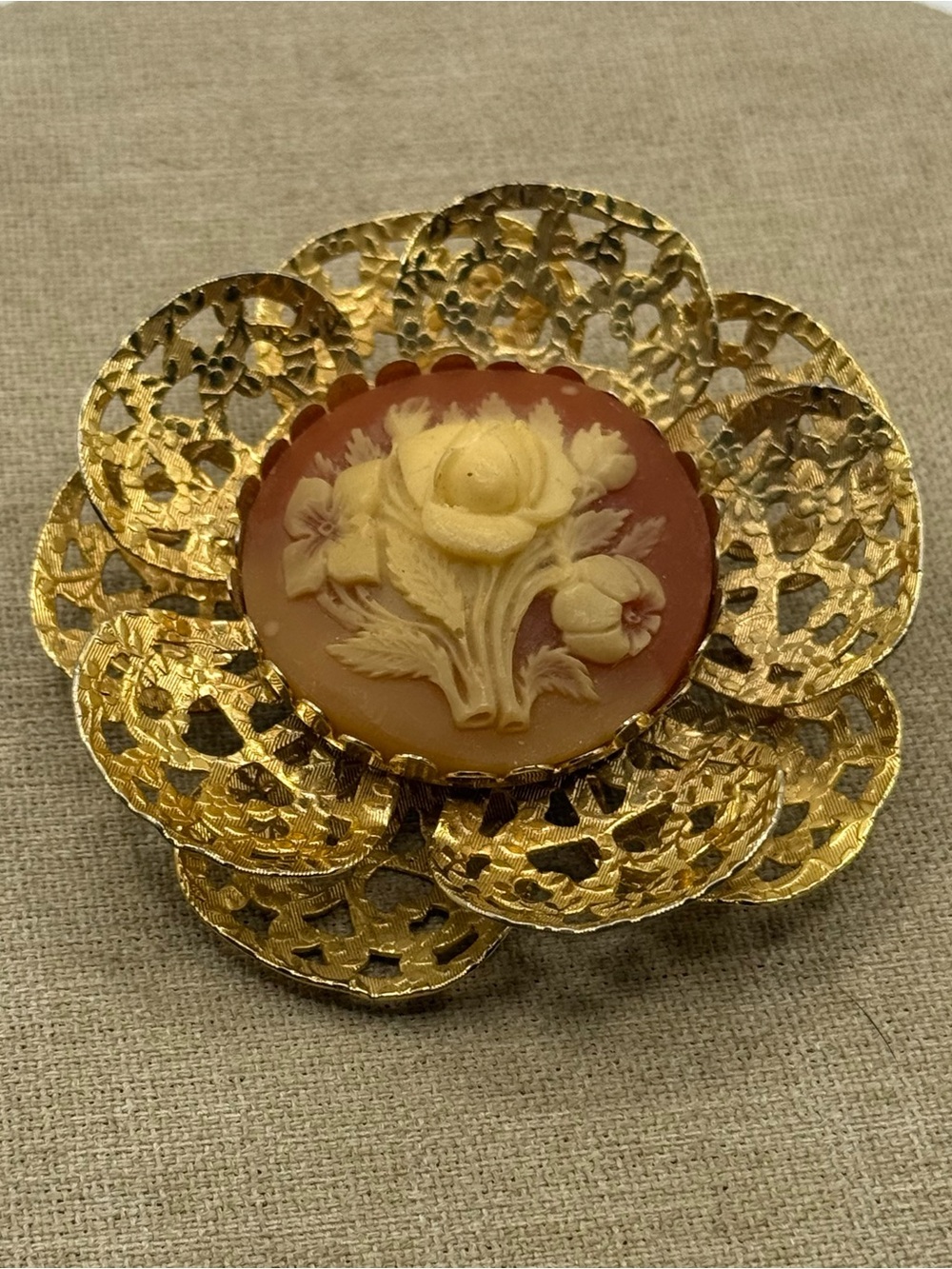 Vintage large Gold-Tone Floral Cameo Brooch